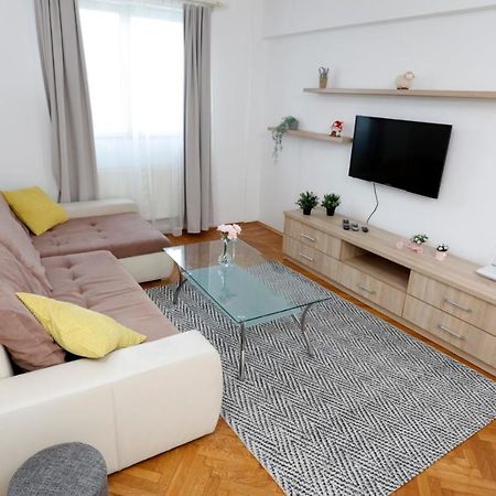 Rico'S 3 Bedroom City Center Apartment Boekarest Buitenkant foto