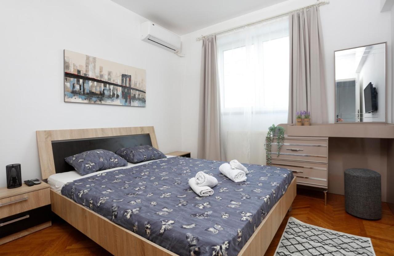 Rico'S 3 Bedroom City Center Apartment Boekarest Buitenkant foto