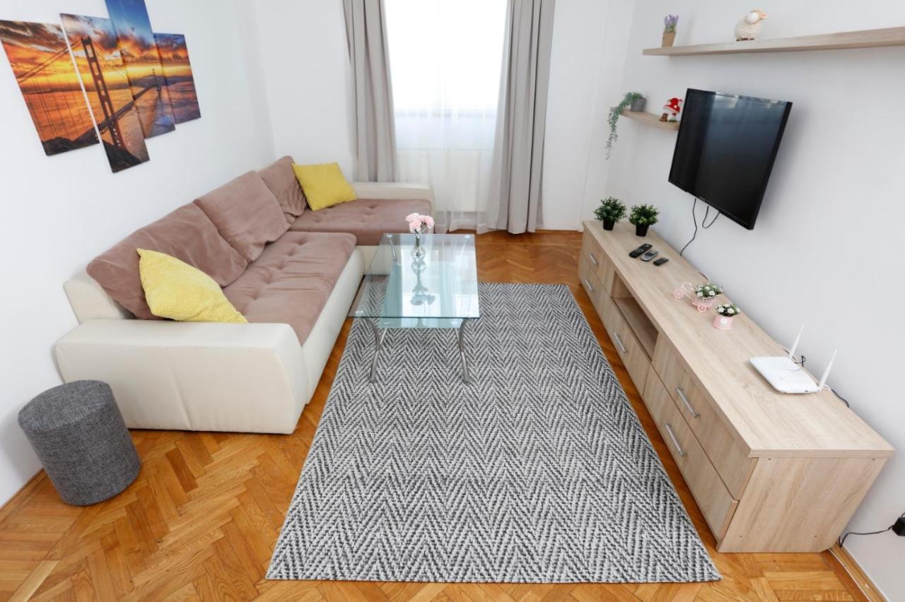 Rico'S 3 Bedroom City Center Apartment Boekarest Buitenkant foto
