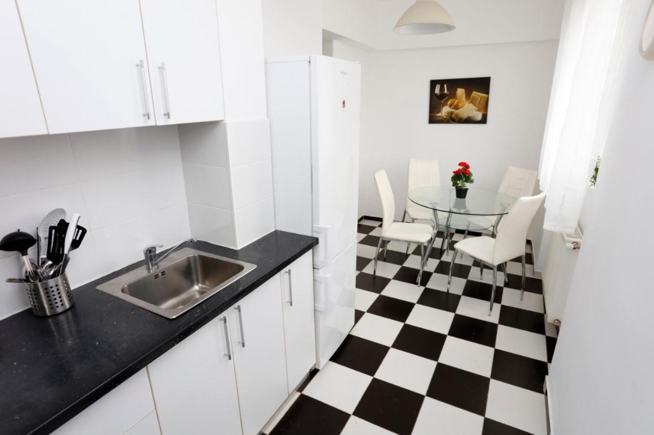 Rico'S 3 Bedroom City Center Apartment Boekarest Buitenkant foto