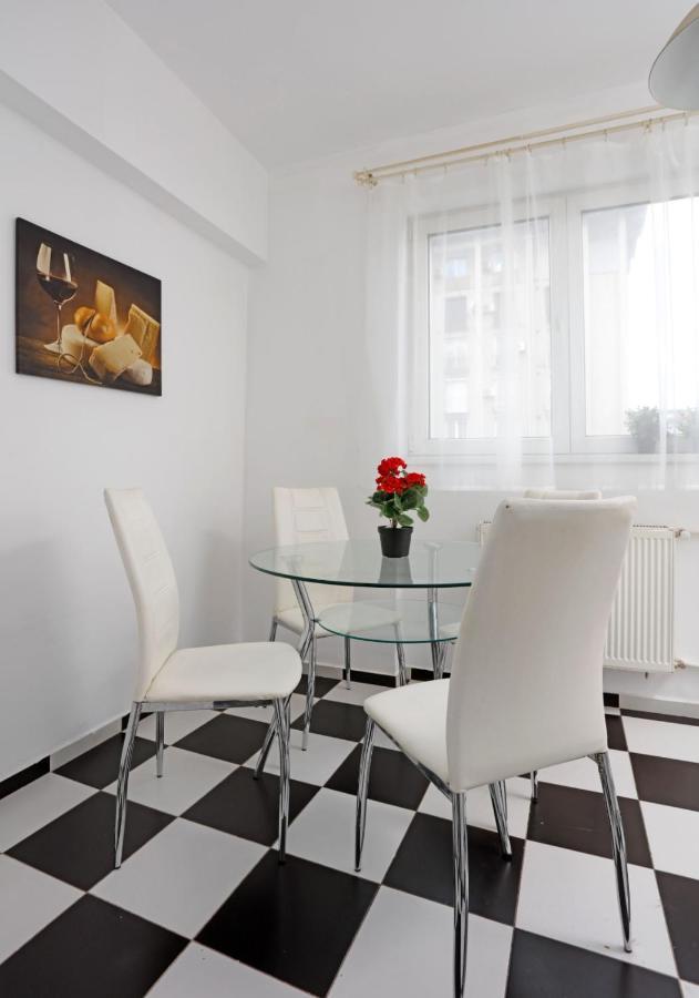 Rico'S 3 Bedroom City Center Apartment Boekarest Buitenkant foto