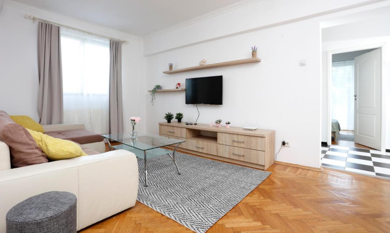 Rico'S 3 Bedroom City Center Apartment Boekarest Buitenkant foto